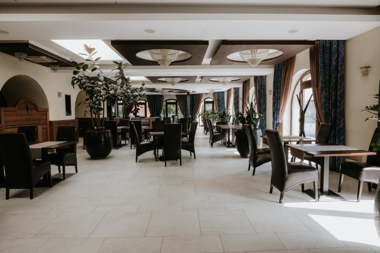 Hotel Bonaparte Кошице Экстерьер фото