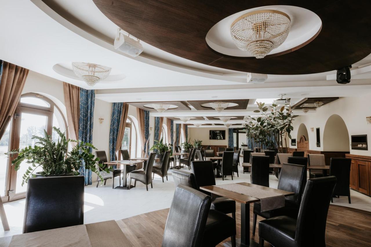 Hotel Bonaparte Кошице Экстерьер фото