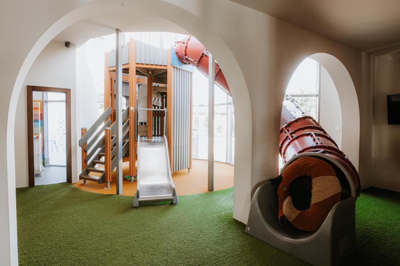 Hotel Bonaparte Кошице Экстерьер фото