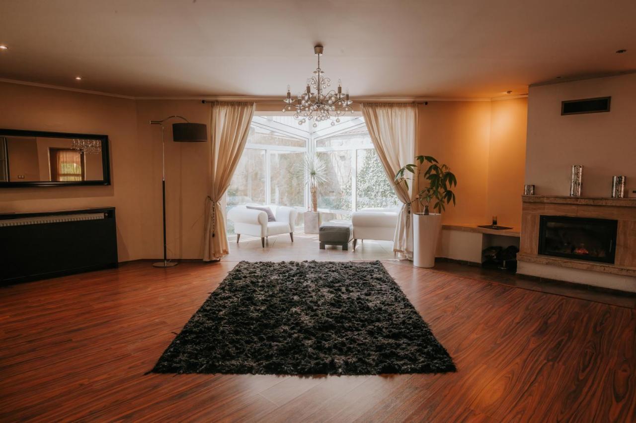 Hotel Bonaparte Кошице Экстерьер фото